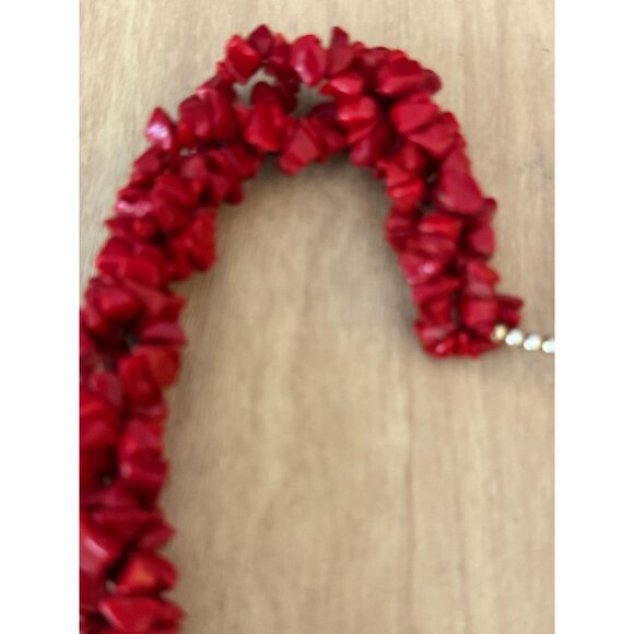 Dyed Red Coral Twisted Strands Beaded Necklace Screw Clasp 16" - Picture 4 of 9